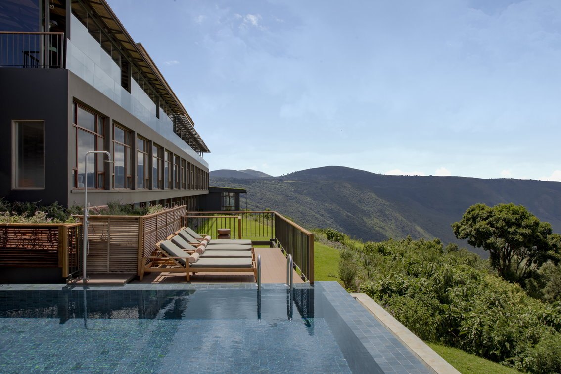 Meliá Ngorongoro Lodge — Crater-facing infinity pool and loungers